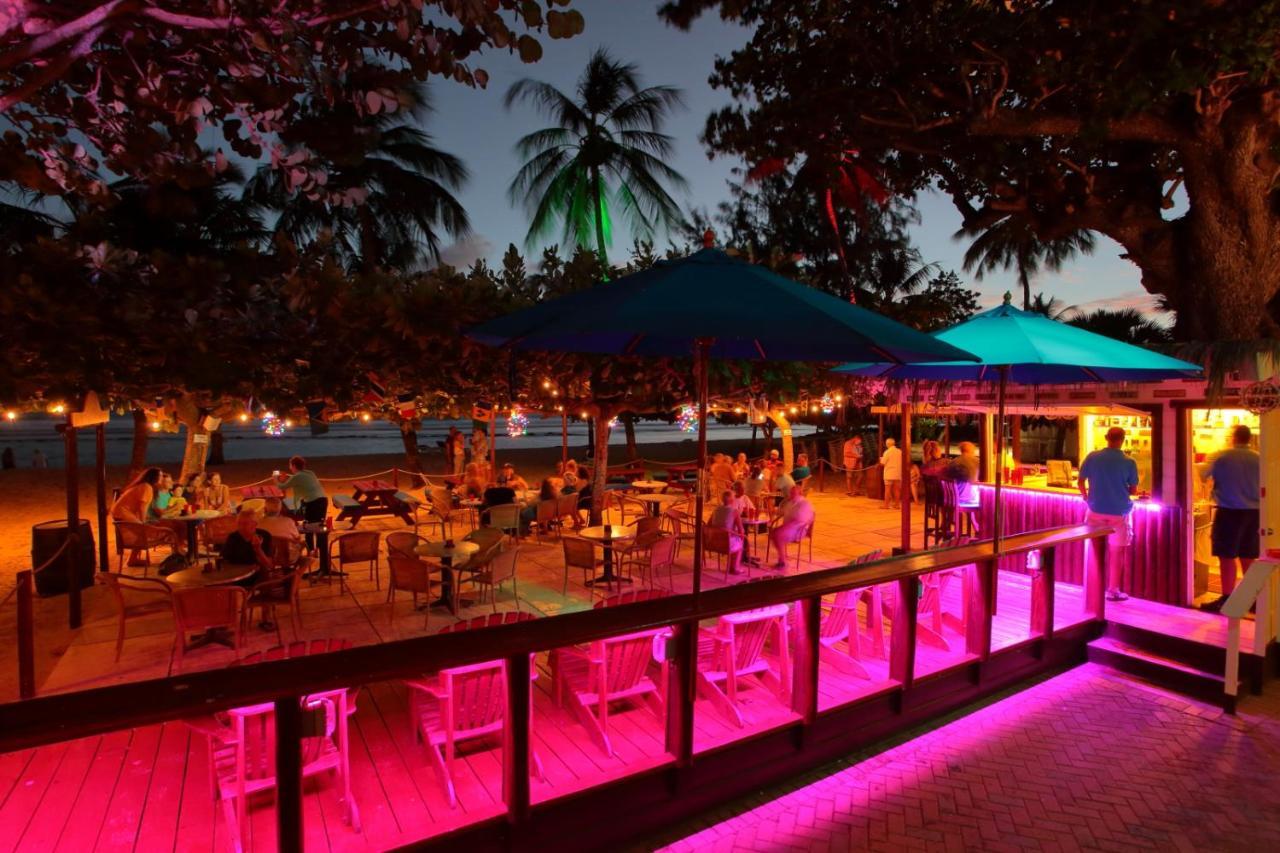 Coconut Court Beach Hotel Christ Church Buitenkant foto